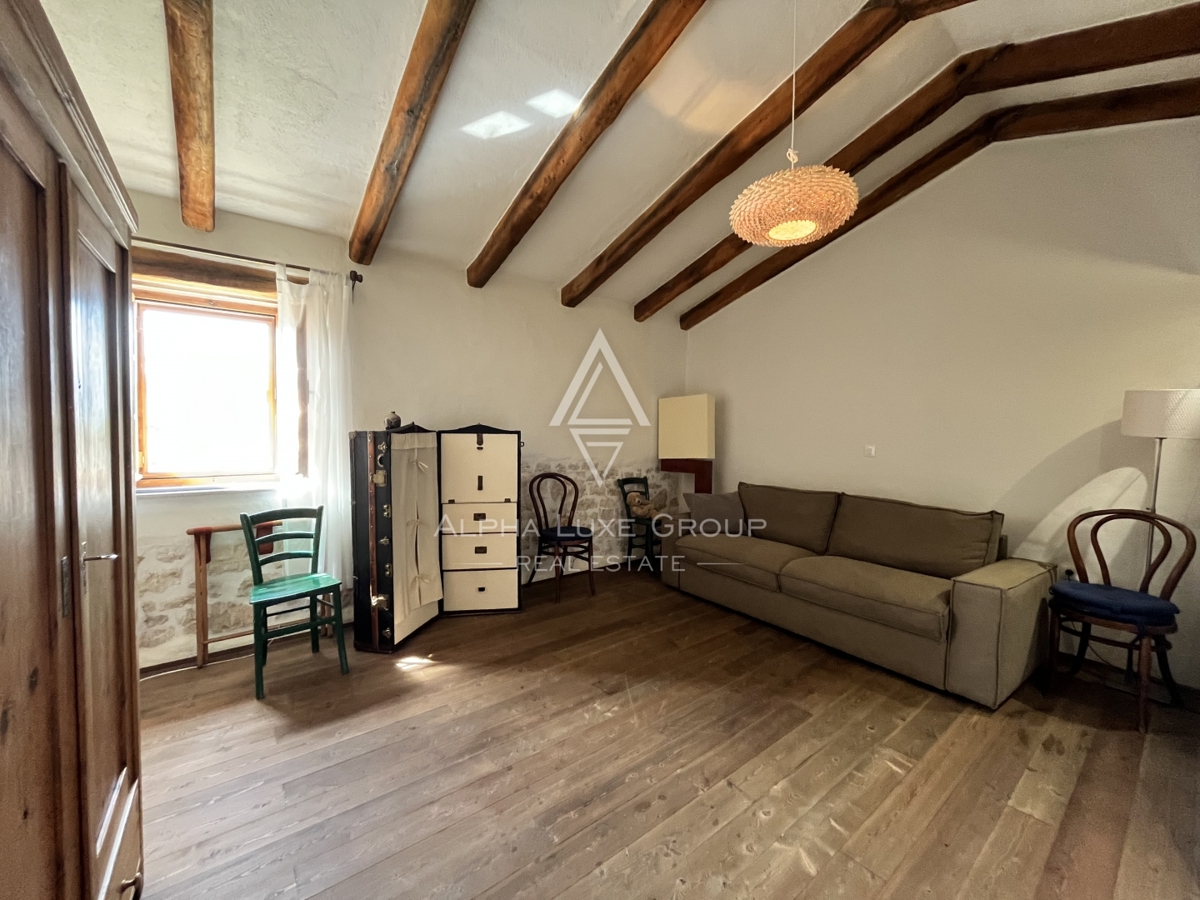 Poreč, Istria: Tenuta in pietra con piscina e dependance