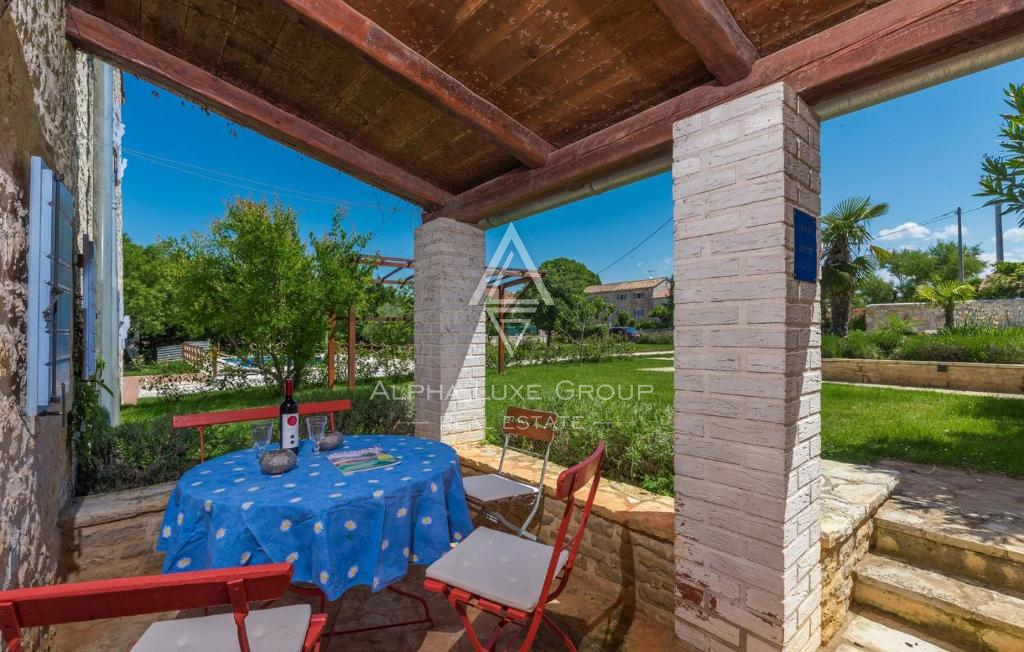 Poreč, Istria: Tenuta in pietra con piscina e dependance