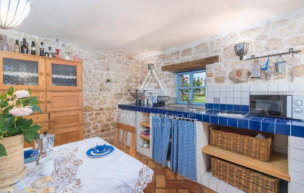 Poreč, Istria: Tenuta in pietra con piscina e dependance