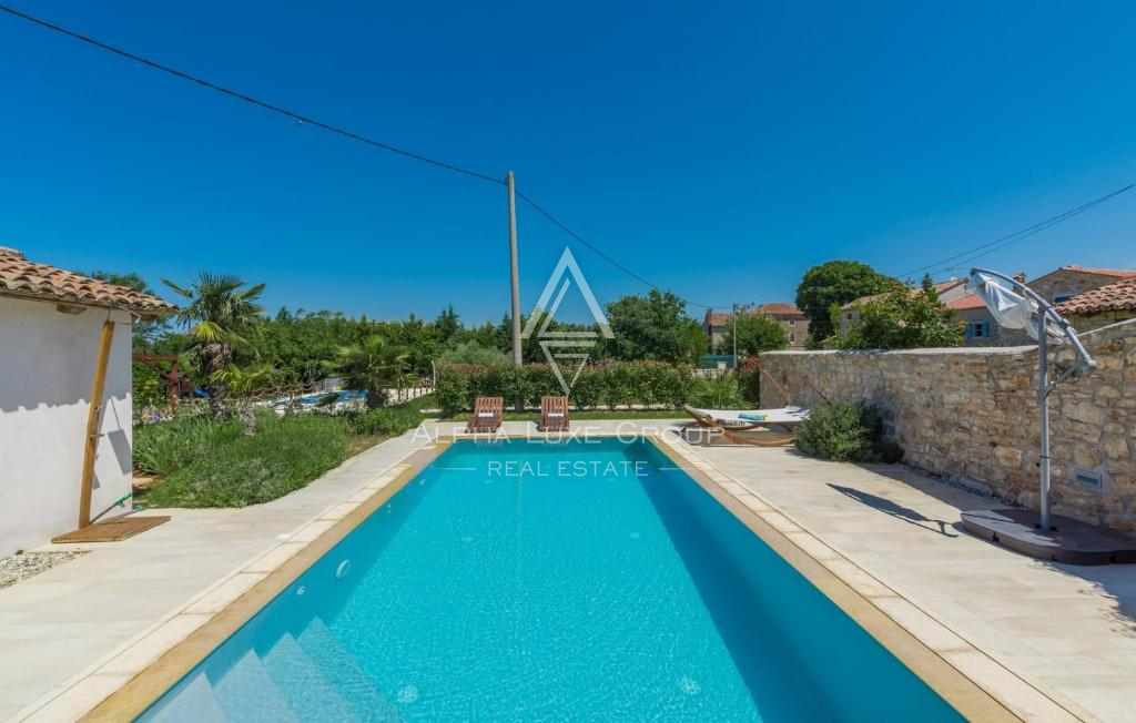 Poreč, Istria: Tenuta in pietra con piscina e dependance