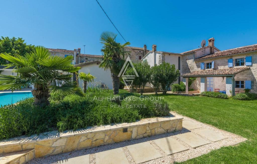 Poreč, Istria: Tenuta in pietra con piscina e dependance