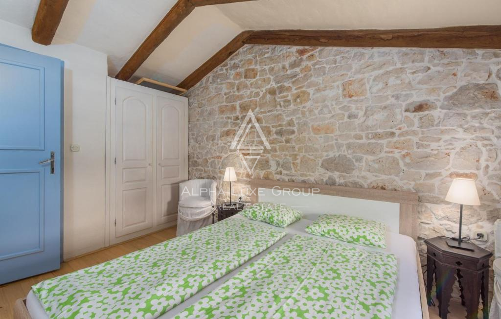 Poreč, Istria: Tenuta in pietra con piscina e dependance