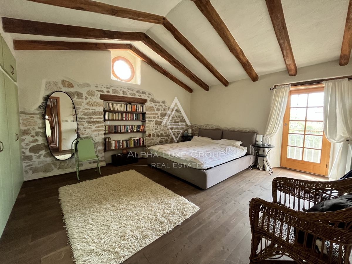 Poreč, Istria: Tenuta in pietra con piscina e dependance