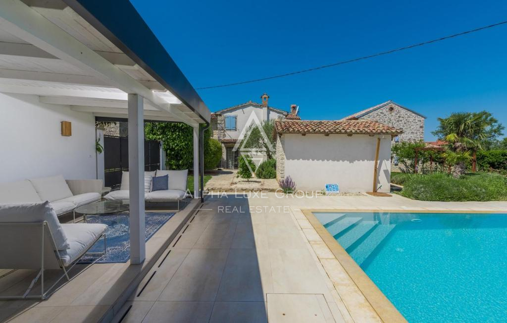 Poreč, Istria: Tenuta in pietra con piscina e dependance