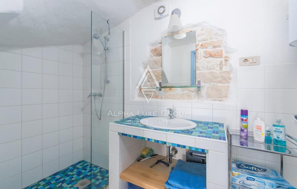 Poreč, Istria: Tenuta in pietra con piscina e dependance