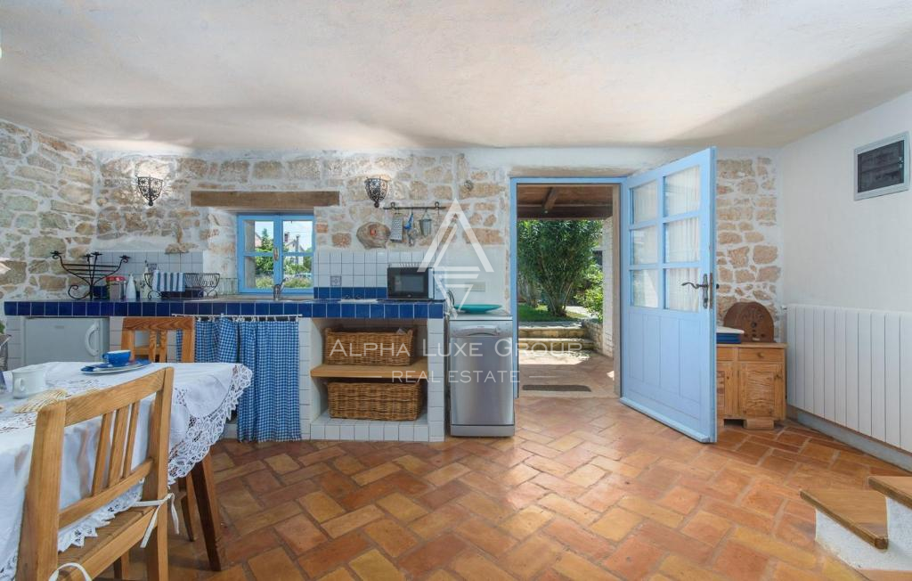 Poreč, Istria: Tenuta in pietra con piscina e dependance