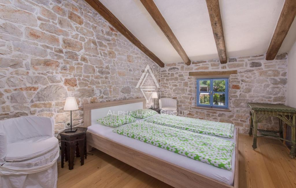 Poreč, Istria: Tenuta in pietra con piscina e dependance