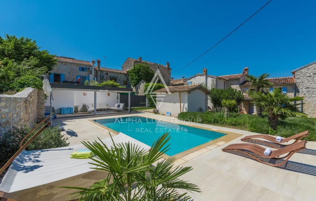 Poreč, Istria: Tenuta in pietra con piscina e dependance