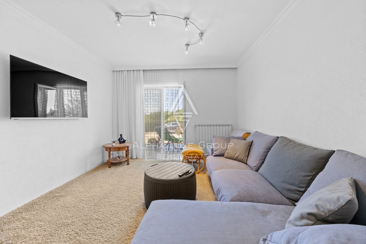 Umago, Istria: Ampia casa su 3 piani con 4 appart.