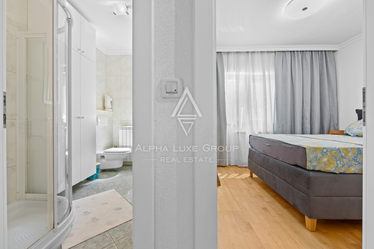 Umago, Istria: Ampia casa su 3 piani con 4 appart.