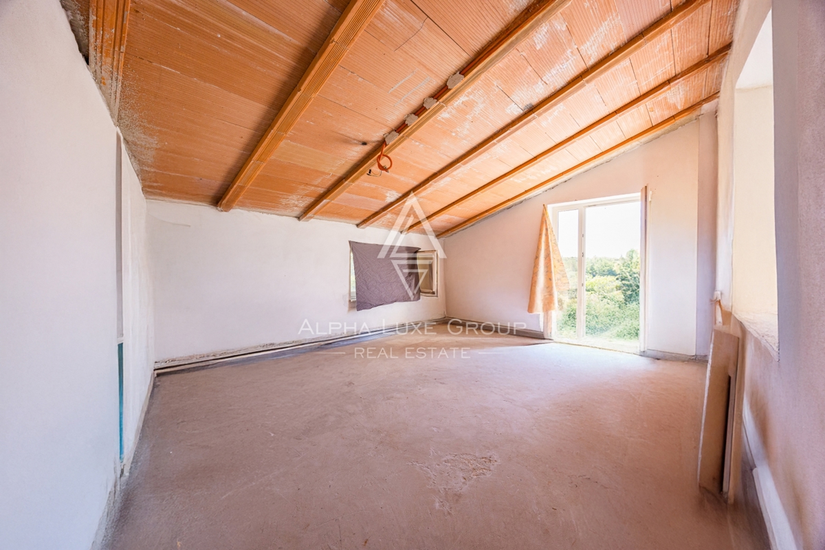 Umago, Istria: Ampia casa su 3 piani con 4 appart.