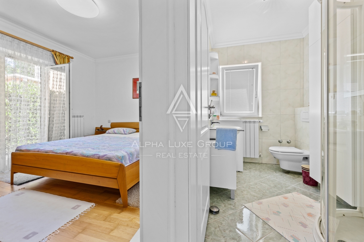 Umago, Istria: Ampia casa su 3 piani con 4 appart.