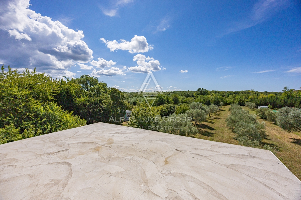 Umago, Istria: Ampia casa su 3 piani con 4 appart.