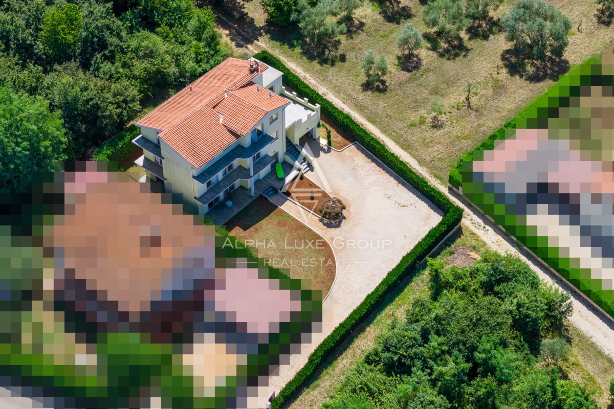 Umago, Istria: Ampia casa su 3 piani con 4 appart.