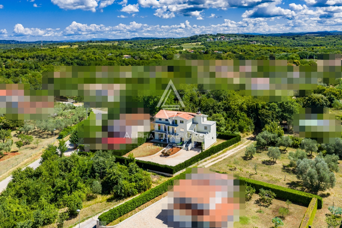 Umago, Istria: Ampia casa su 3 piani con 4 appart.