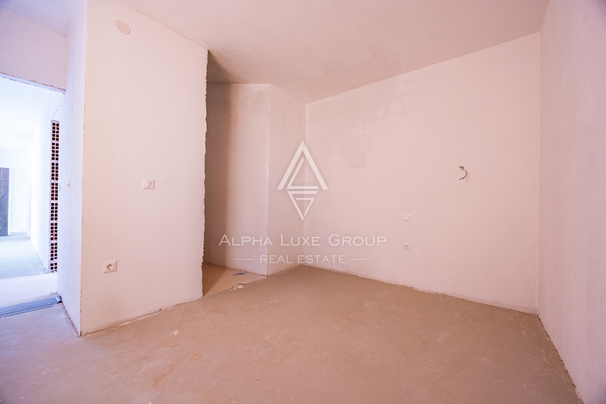 Umago, Istria: Ampia casa su 3 piani con 4 appart.