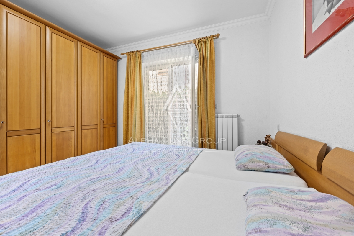 Umago, Istria: Ampia casa su 3 piani con 4 appart.