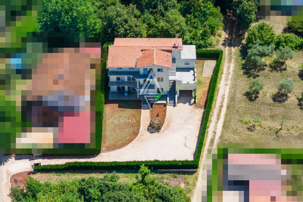 Umago, Istria: Ampia casa su 3 piani con 4 appart.