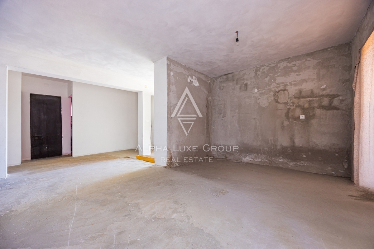 Umago, Istria: Ampia casa su 3 piani con 4 appart.