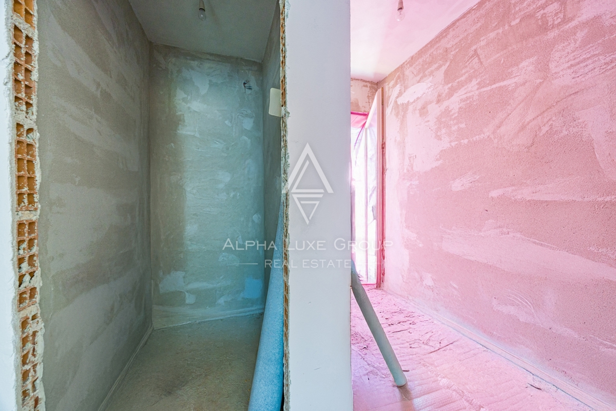 Umago, Istria: Ampia casa su 3 piani con 4 appart.