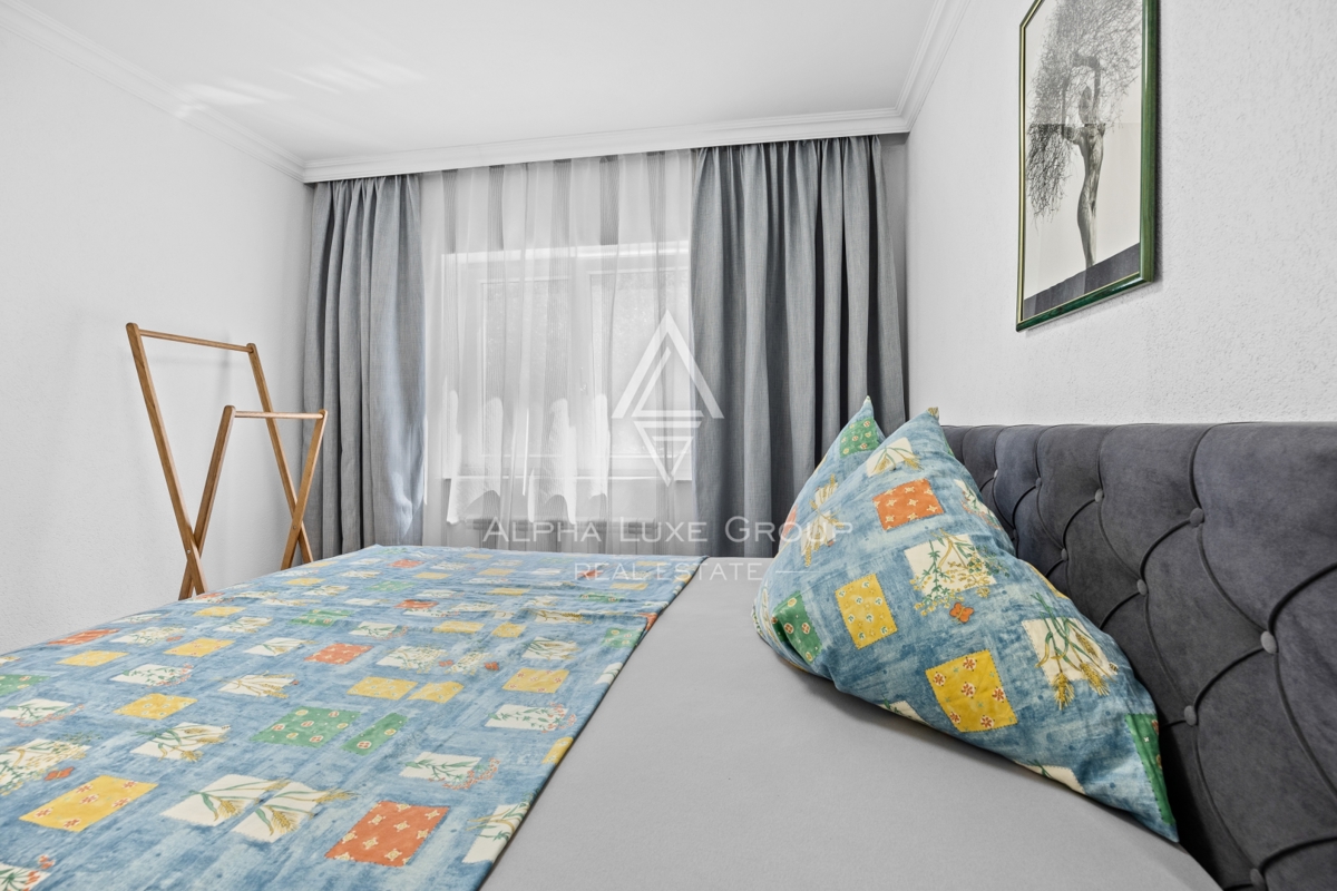 Umago, Istria: Ampia casa su 3 piani con 4 appart.