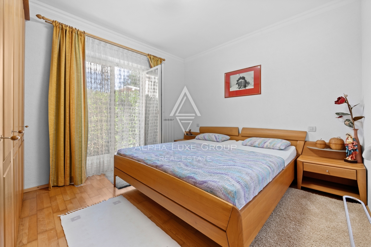 Umago, Istria: Ampia casa su 3 piani con 4 appart.