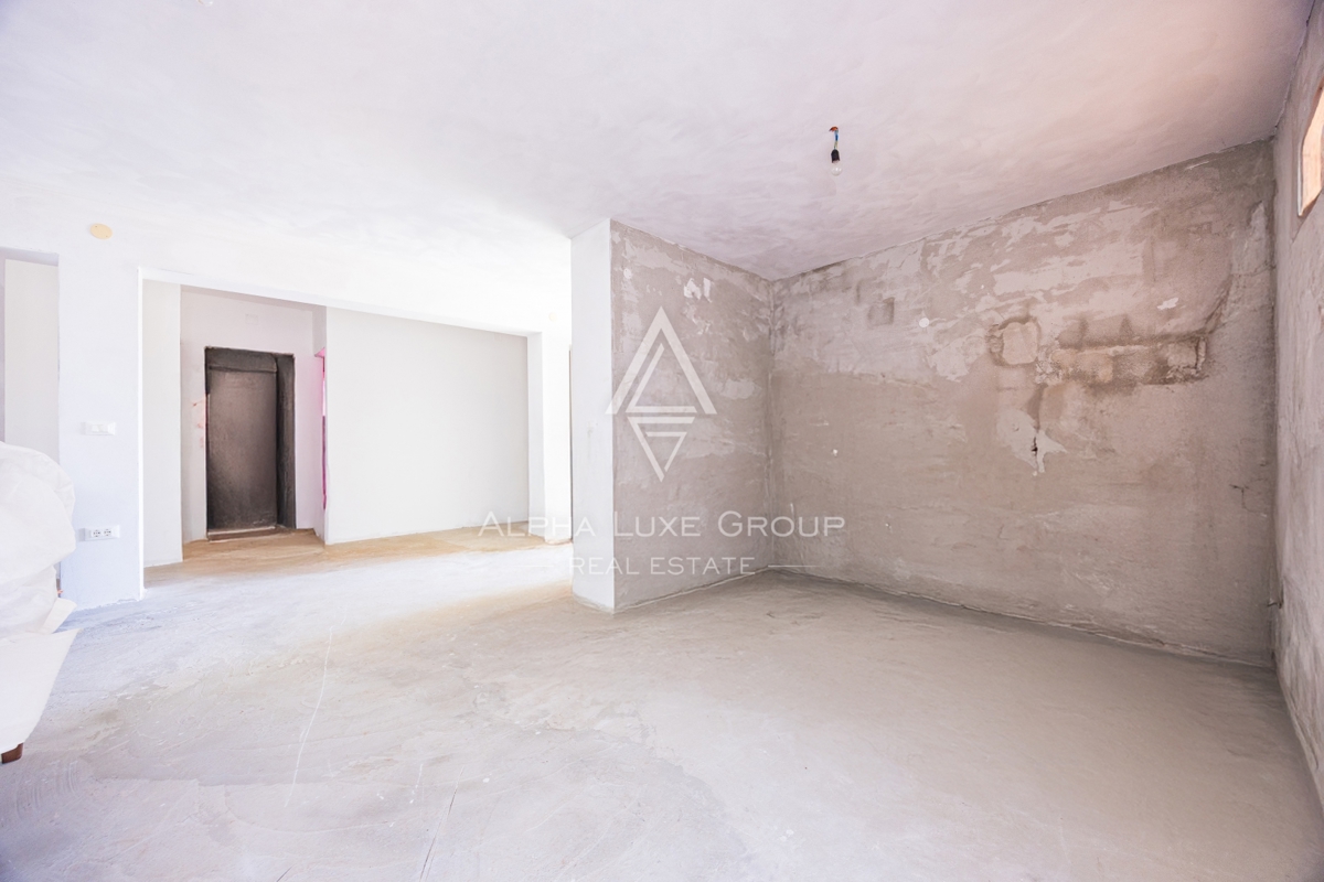 Umago, Istria: Ampia casa su 3 piani con 4 appart.