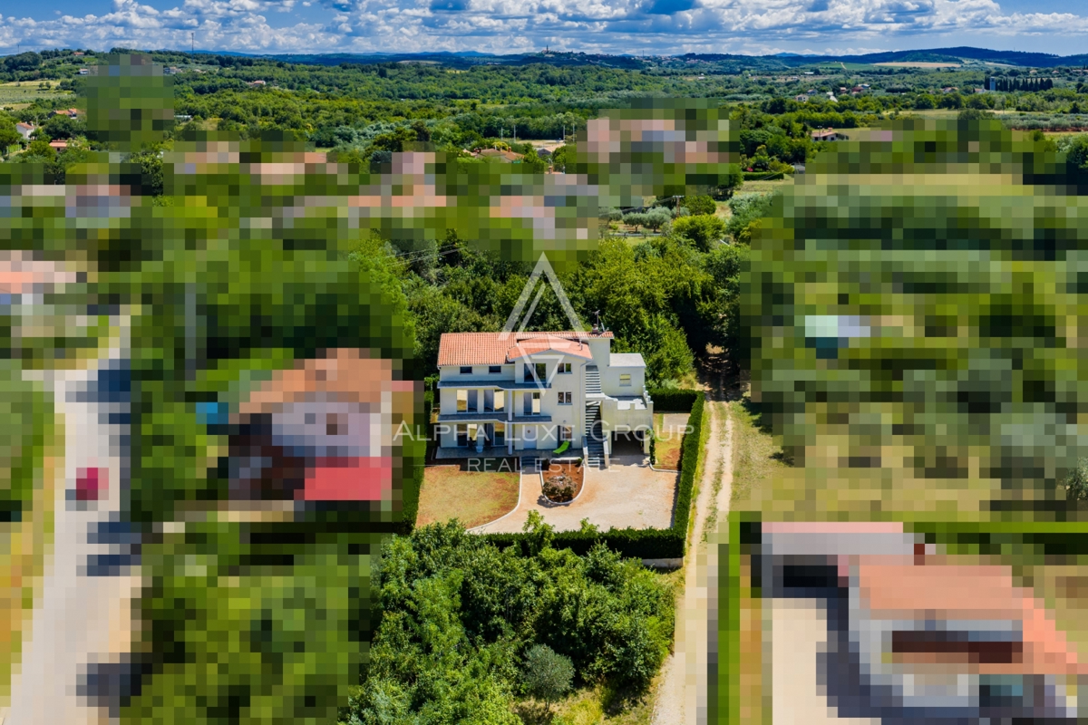 Umago, Istria: Ampia casa su 3 piani con 4 appart.