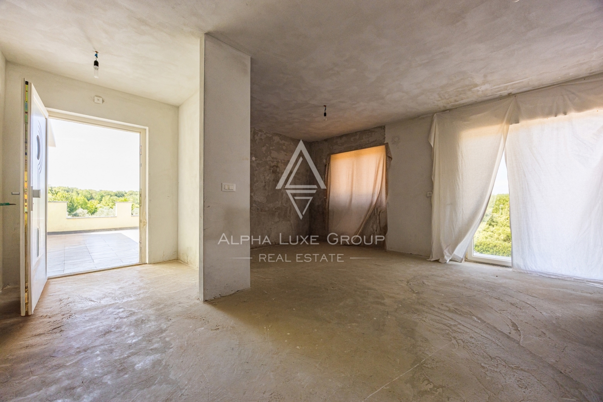 Umago, Istria: Ampia casa su 3 piani con 4 appart.