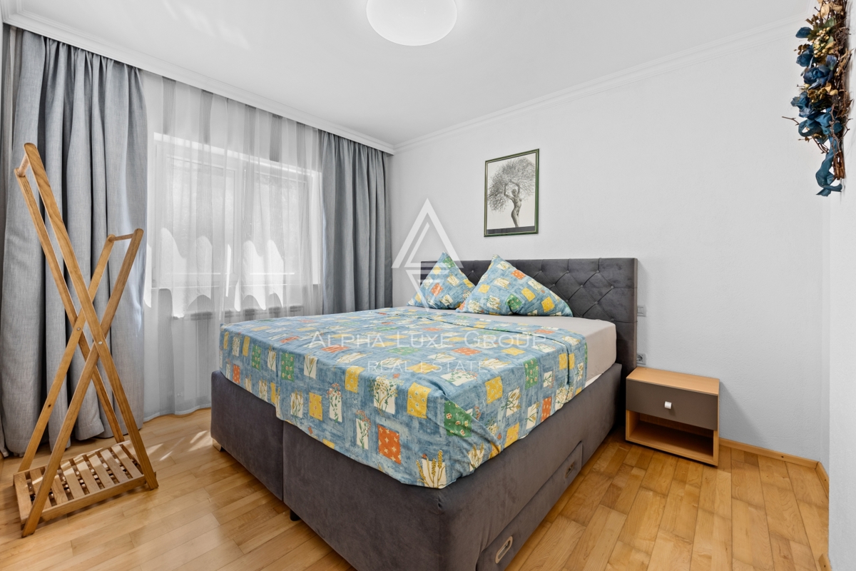 Umago, Istria: Ampia casa su 3 piani con 4 appart.