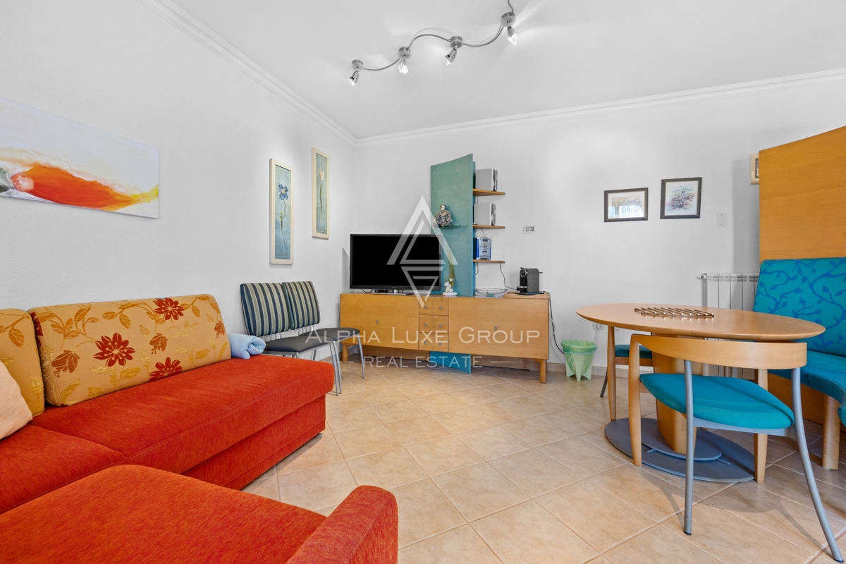 Umago, Istria: Ampia casa su 3 piani con 4 appart.