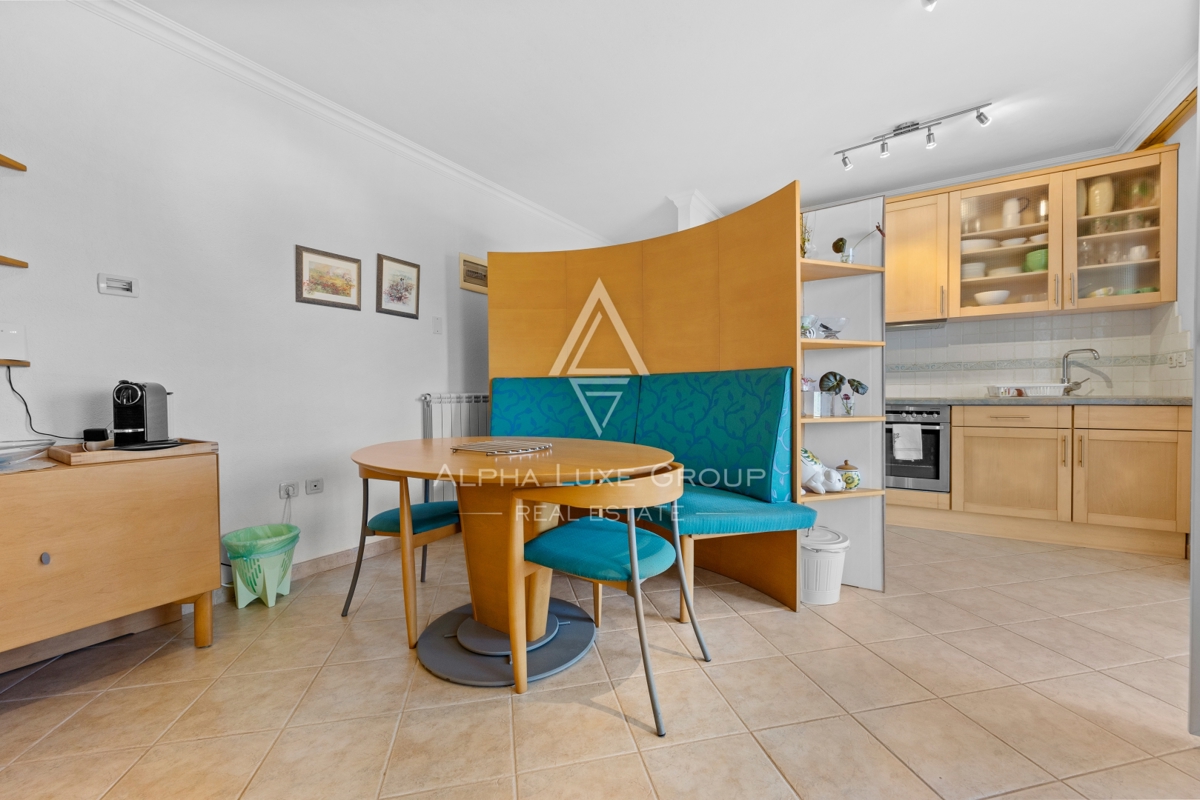 Umago, Istria: Ampia casa su 3 piani con 4 appart.