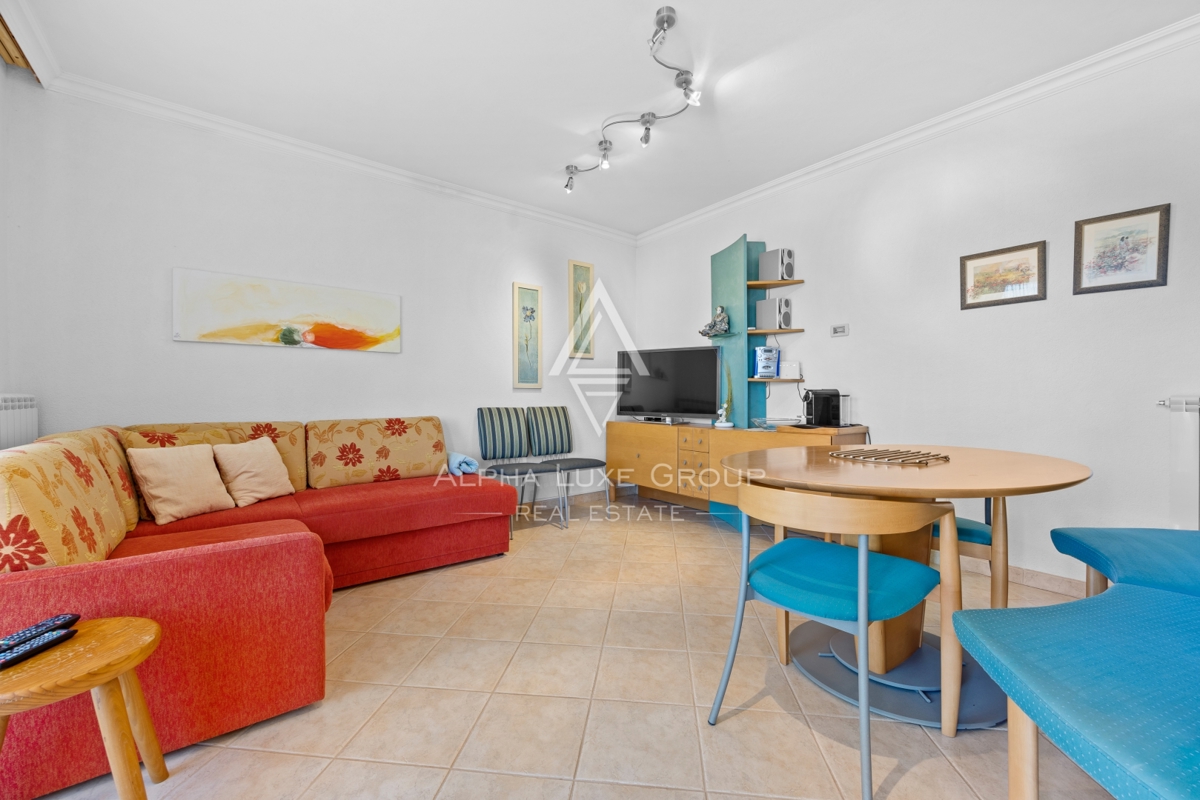 Umago, Istria: Ampia casa su 3 piani con 4 appart.