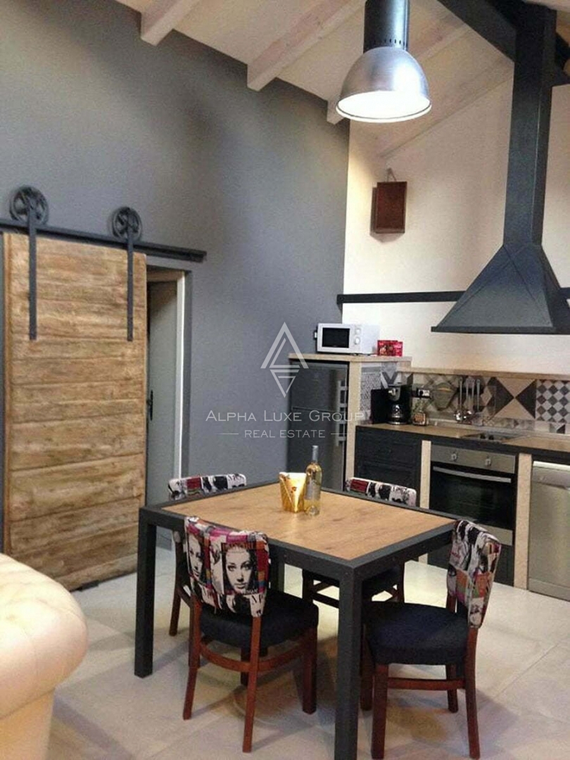 Istria, Poreč – Casa in pietra ristrutturata con piscina in vendita