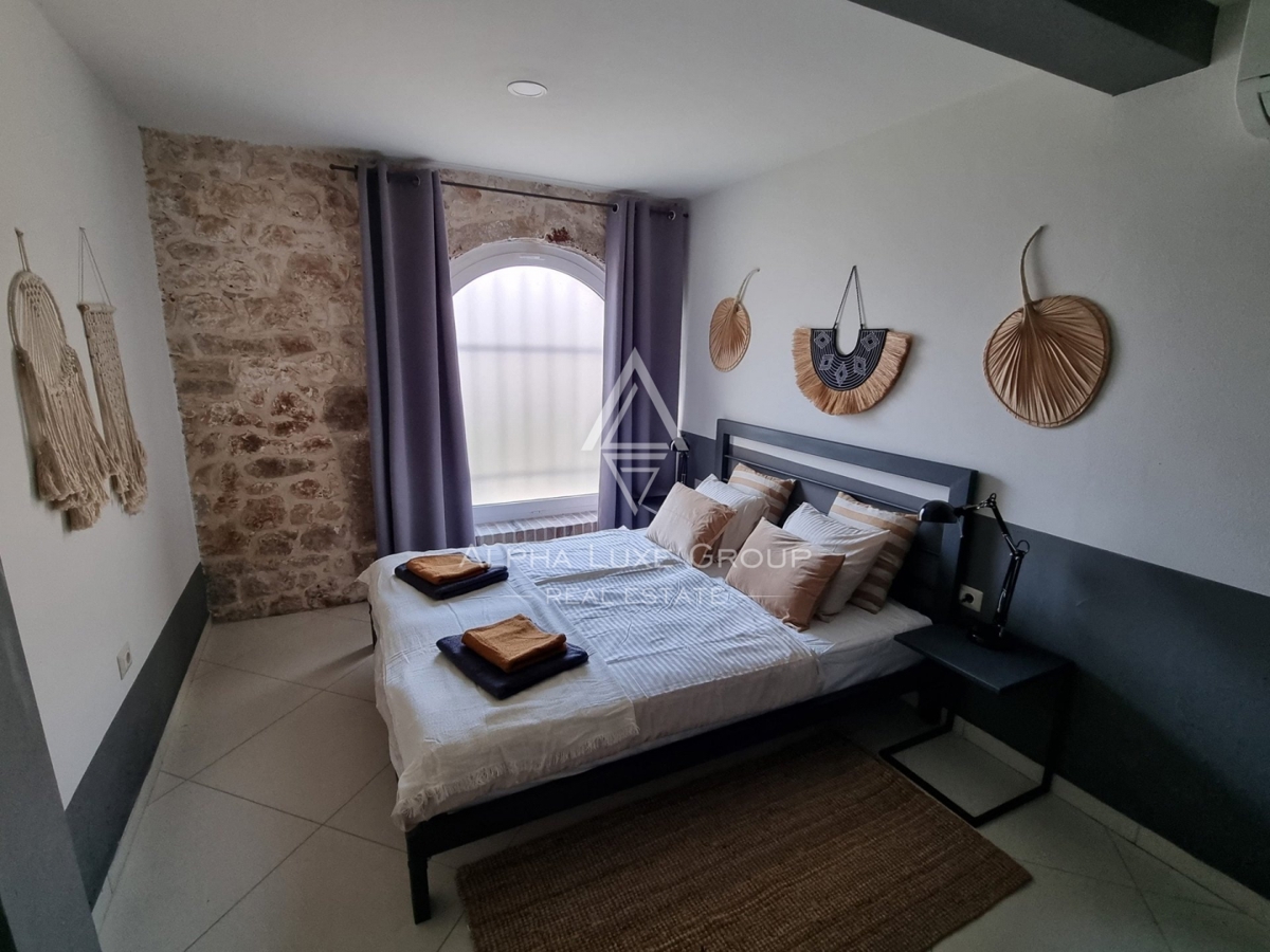 Istria, Poreč – Casa in pietra ristrutturata con piscina in vendita