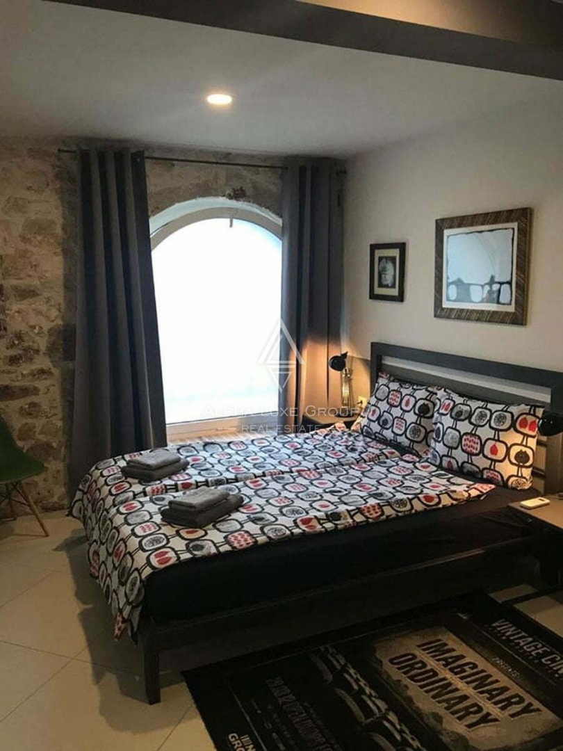 Istria, Poreč – Casa in pietra ristrutturata con piscina in vendita