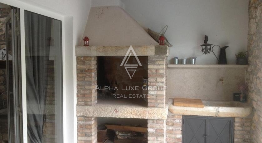 Istria, Poreč – Casa in pietra ristrutturata con piscina in vendita