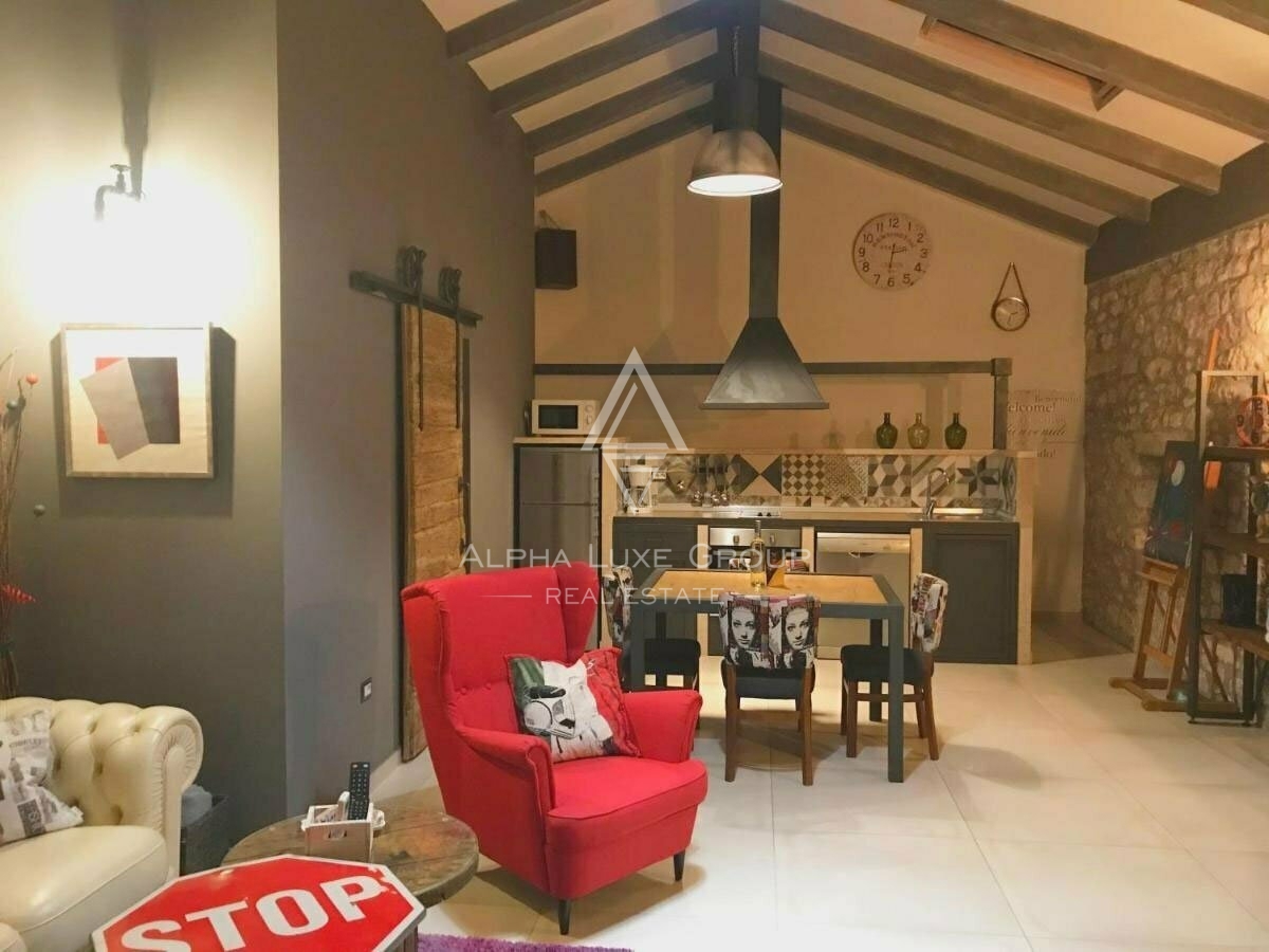 Istria, Poreč – Casa in pietra ristrutturata con piscina in vendita