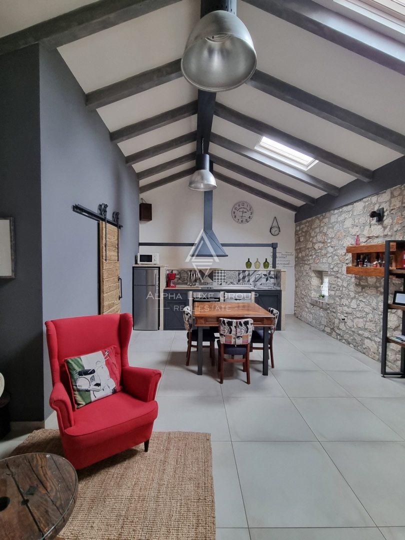 Istria, Poreč – Casa in pietra ristrutturata con piscina in vendita