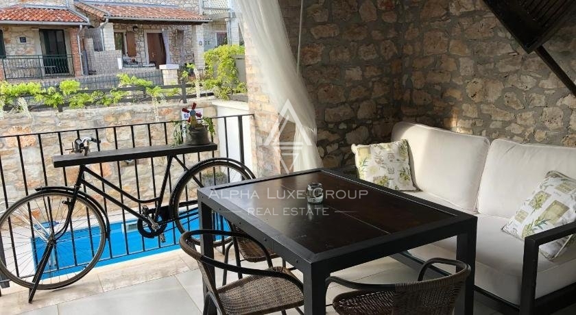 Istria, Poreč – Casa in pietra ristrutturata con piscina in vendita