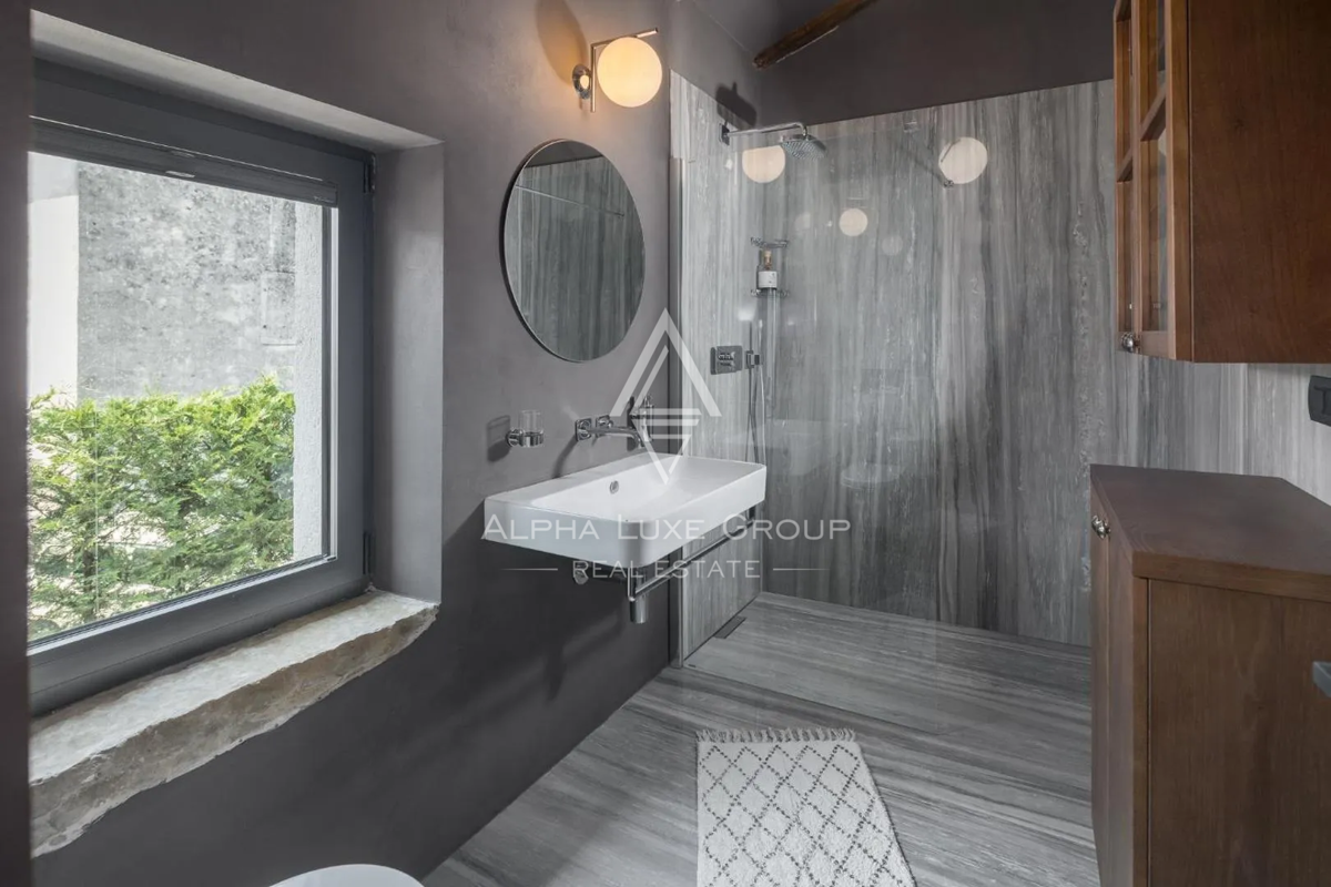 Istria, Poreč: Moderna casa in pietra vicino costa