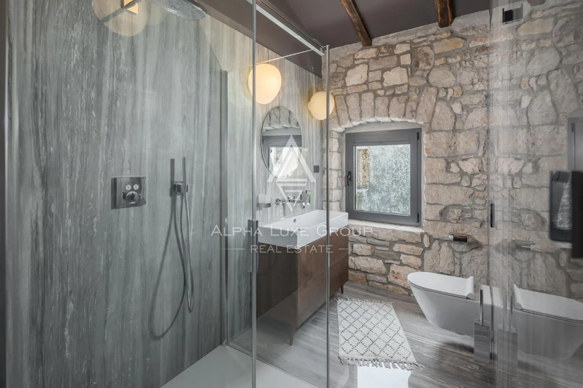 Istria, Poreč: Moderna casa in pietra vicino costa