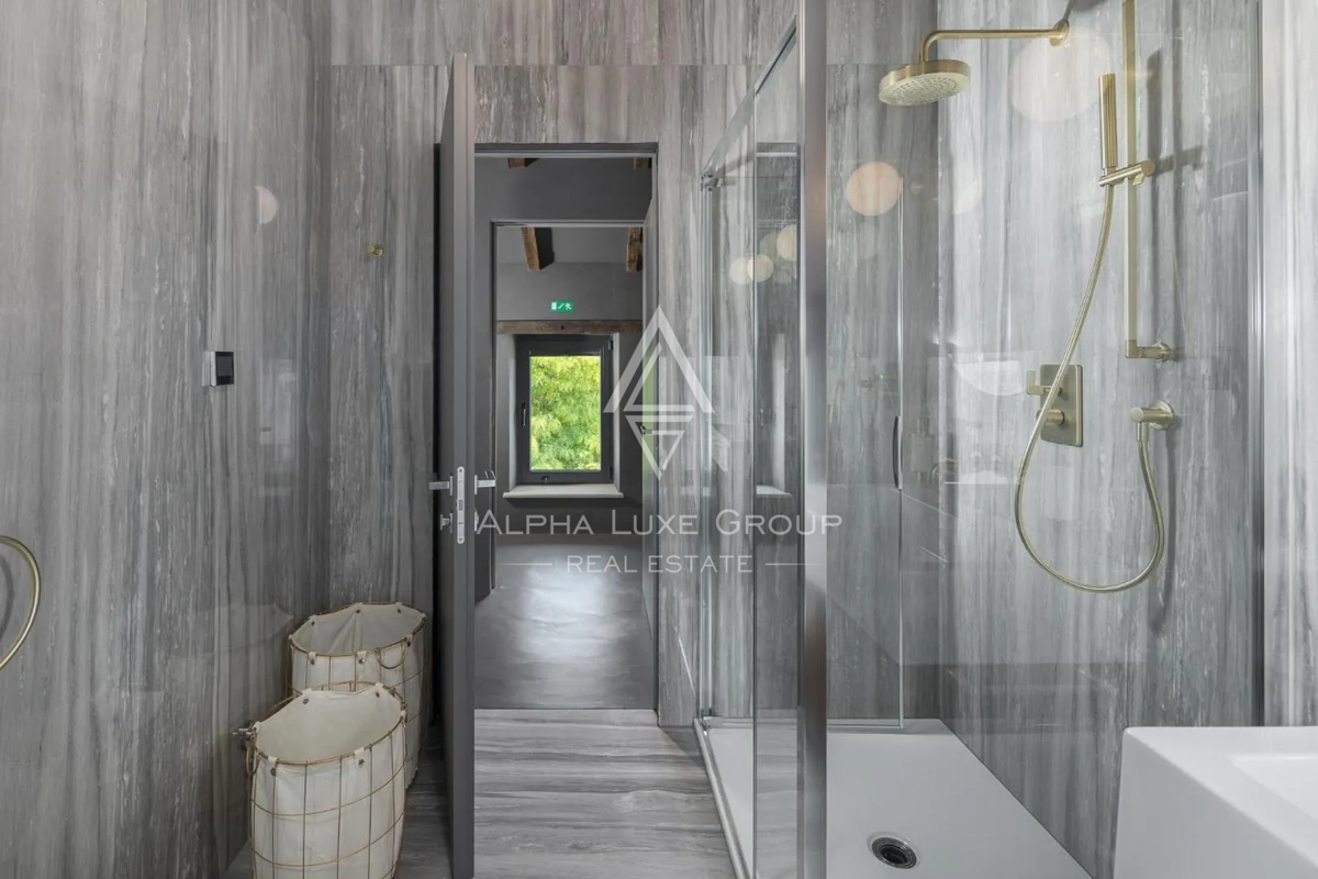 Istria, Poreč: Moderna casa in pietra vicino costa