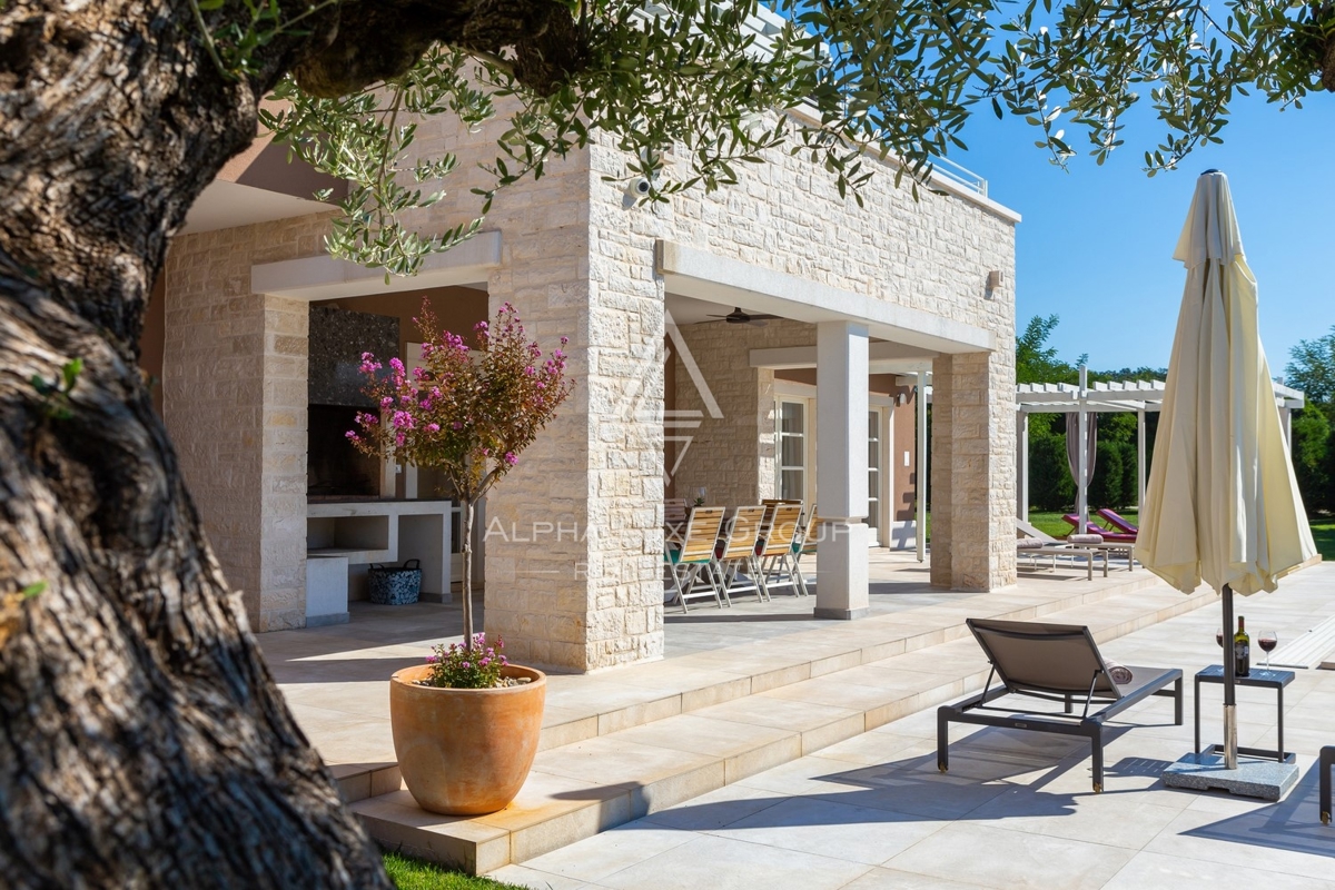 Istria, Svetvinčenat: Villa elegante con piscina e spa