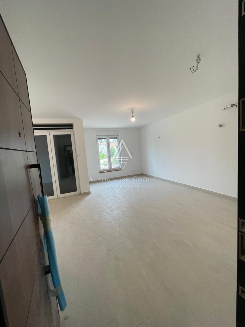 Istria, Umago: Nuovo appartamento con ascensore a Bašanija