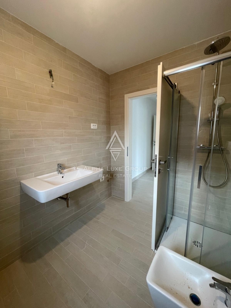 Istria, Umago: Nuovo appartamento con ascensore a Bašanija