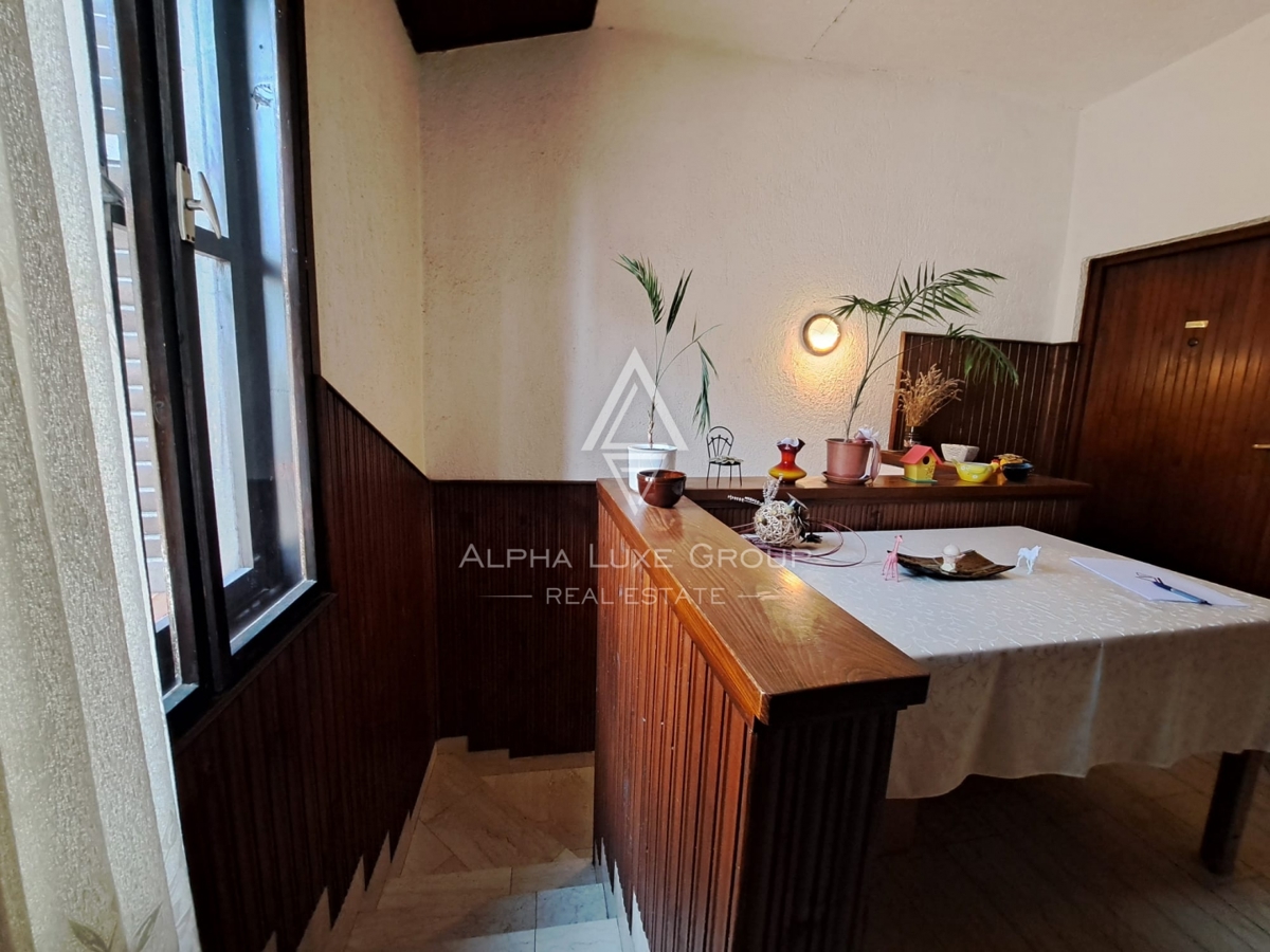 Istria, Buje – casa mista con ristorante e terrazza