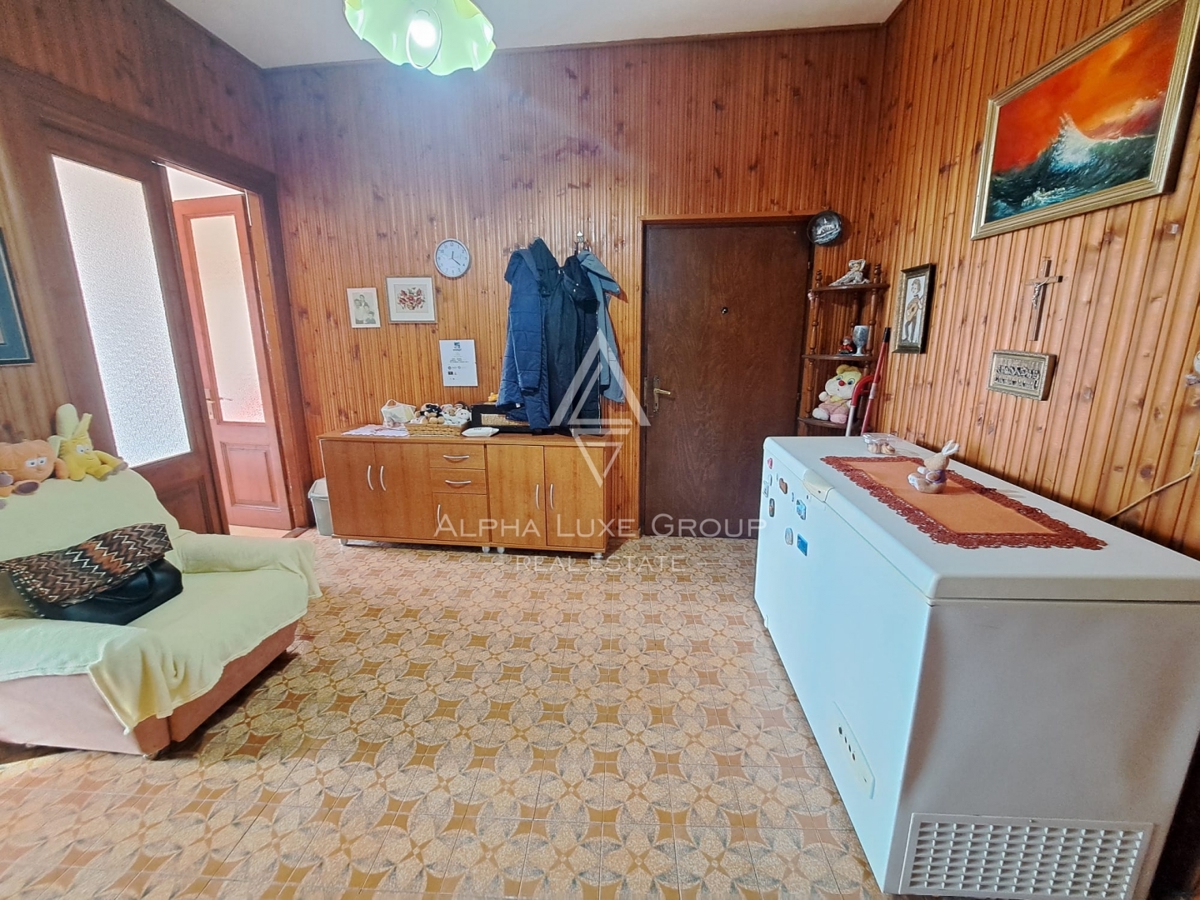 Istria, Buje – casa mista con ristorante e terrazza