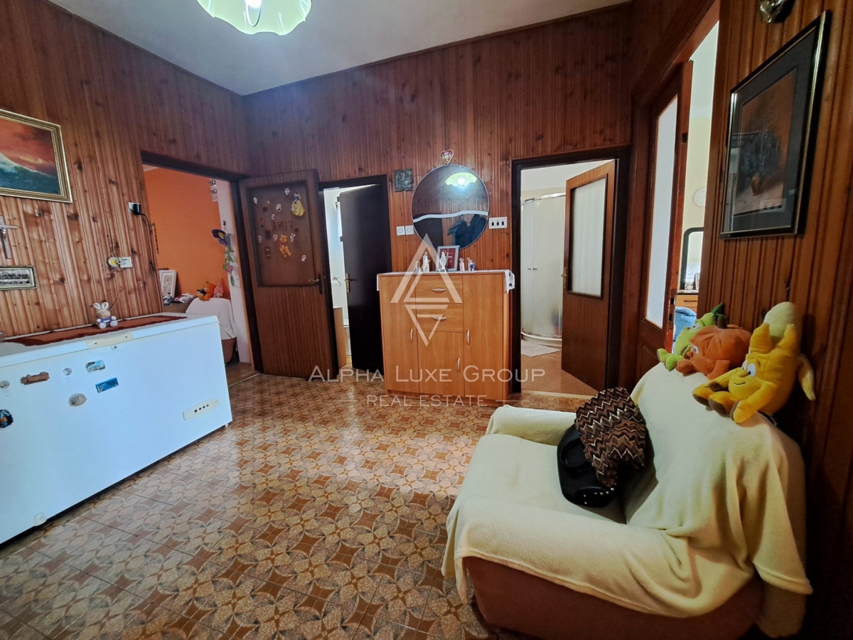 Istria, Buje – casa mista con ristorante e terrazza