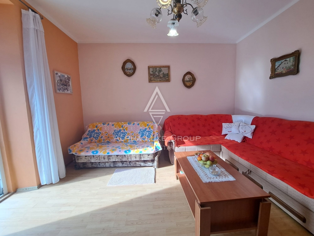 Istria, Buje – casa mista con ristorante e terrazza